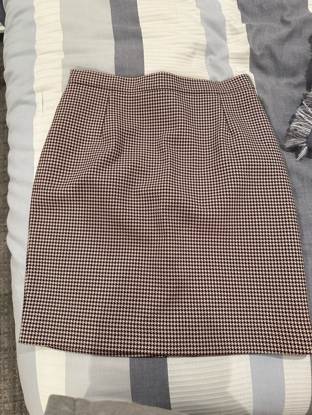 H&M Houndstooth Pencil Skirt in Black , Maroon and Cream